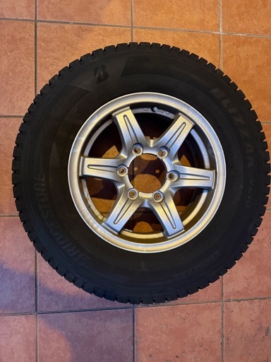ハイエース　ホイールタイヤセットBLIZZAK  VL10