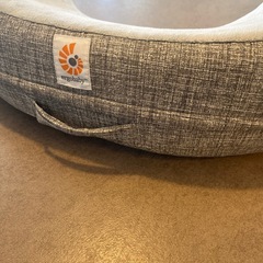 お譲り先が決まりました！替えカバーつき　エルゴベビー授乳クッションの画像