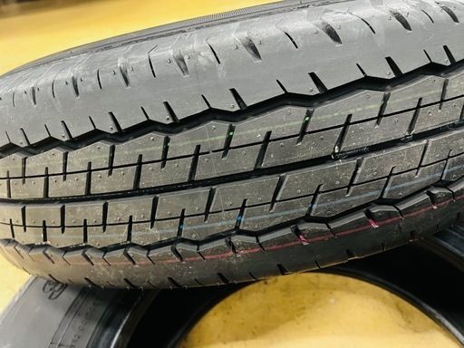 決まりました。ハイエース ラジアルタイヤ195/80R15 107/105N     
