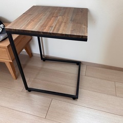 サイドテーブルの画像