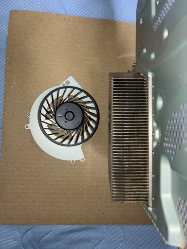 SSD換装　プレイステーション4 CUH-1200A  分解清掃済み　ソフト付き