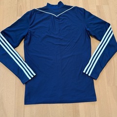 adidas ジップアップジャケットの画像