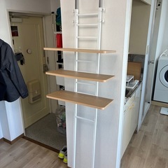 ニトリ　突っ張り収納棚の画像