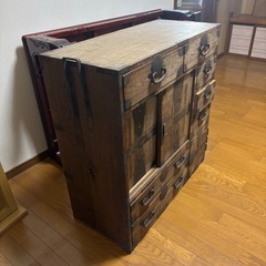 桐のタンスの画像