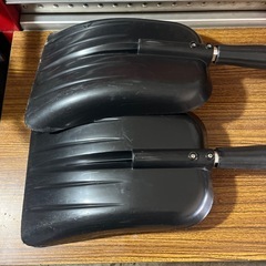 雪遊びにショベルスコップ2個セットの画像