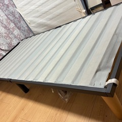 【早い者勝ち】  シングルベッド➕マットレスの画像