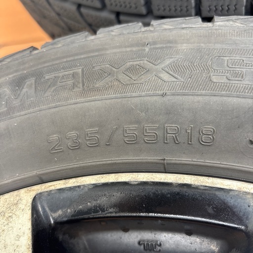 タイヤスタッドレス235/55R18ダンロップ