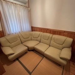 合皮のソファーの画像