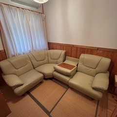 合皮のソファーの画像