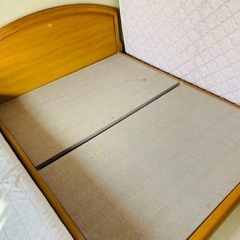ベッド　クイーン　マットレス付きの画像