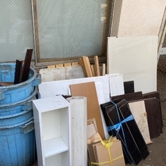 廃材 DIYなどに 木材 材木 まとめて 大量の画像