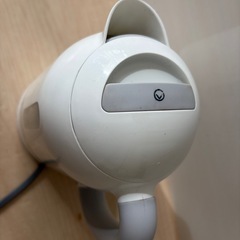 DeLonghiの電気ケトル(容量0.75L)の画像