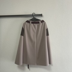 冬のコートとスカートの画像