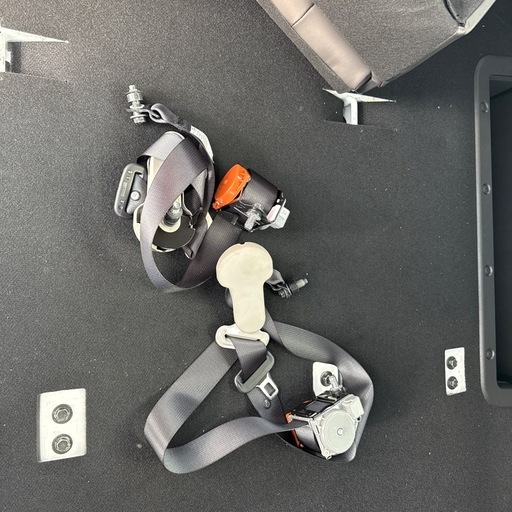 日産キャラバンNV350新車シート
