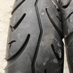 v125 タイヤ　無料の画像