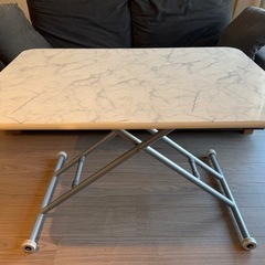 【板橋区引取限定】2/10まで！昇降式テーブル（大理石調シート貼り）の画像