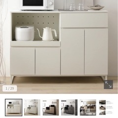 キッチンカウンター兼食器棚の画像