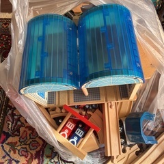 木製の汽車のおもちゃセットの画像