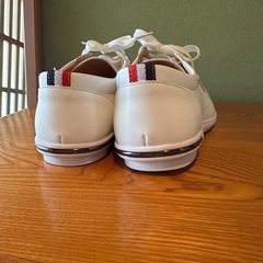 シューズ　多分26cm      試し履きしたので底が少し汚れていますが新品です。の画像