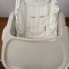 ベビー用ハイローチェア（テーブル付き・キャスターあり）中古の画像