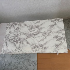 【無料/本日より引取可】おしゃれな大理石調ローテーブル（100cm×50cm）の画像