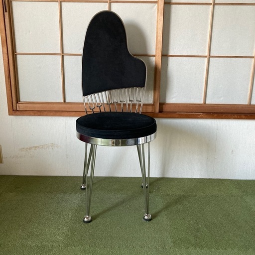 ピアノとチェロのステンレスチェア