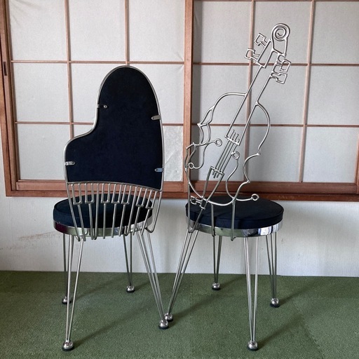 ピアノとチェロのステンレスチェア