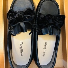 ローファー キッズ ジュニア 子供 靴 パンプス 黒 ブラック ラベンダー リボン 女の子 かわいい ぺたんこ スウェード スエード モカシン シンプル おしゃれ 人気 発表会 結婚式 卒園式 入学式 卒業式 学生 モンモン mong mong 376の画像