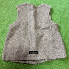 ブランド　テントウムシ　ベスト　半ズボン　セットの画像