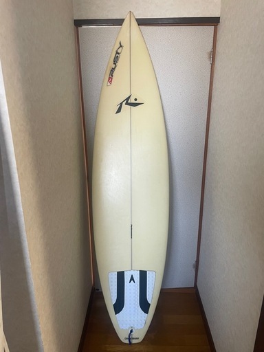 サーフボード・ウェットスーツ２着
