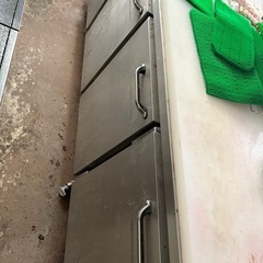業務用冷蔵庫　上に作業台付き