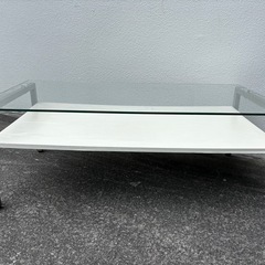ガラステーブルの画像