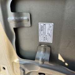 ハイエース３型ボンネット　純正　
ブラック の画像