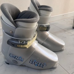 子供用スキー板、ブーツセットの画像