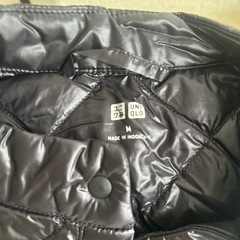 ユニクロダウンベストとクッションカバーの画像