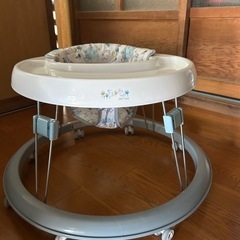 ベビー　歩行器の画像