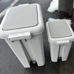 【現状品】ニトリ　ダクトボックス2個セット　ペダル式/プッシュ式　2WAYの画像