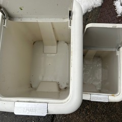 【現状品】ニトリ　ダクトボックス2個セット　ペダル式/プッシュ式　2WAYの画像