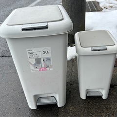 【現状品】ニトリ　ダクトボックス2個セット　ペダル式/プッシュ式　2WAYの画像