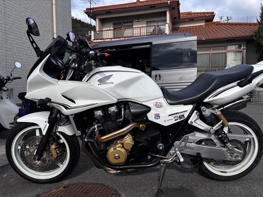 cb1300スーパーボルドール限定車白
