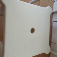 IKEA　子供机、イスの画像