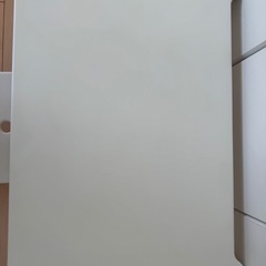 IKEA　子供机、イスの画像