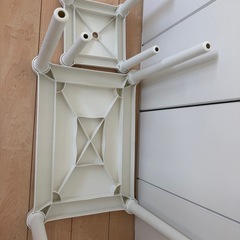 IKEA　子供机、イスの画像