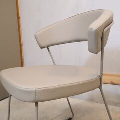 イタリアのブランドCalligaris(カリガリス)社のconnubia(コヌビア)よりNEW YORK(ニューヨーク)ダイニングチェア 2脚セットです♪本革とスチールがモダンな印象の食卓椅子です☆の画像