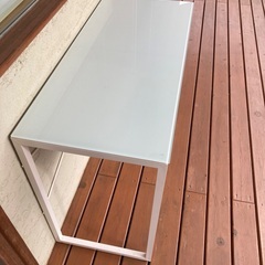 ガラストップテーブル（白）の画像
