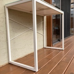 ガラストップテーブル（白）の画像