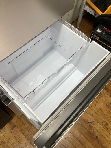HITACHI ３ドア冷蔵庫のご紹介です
