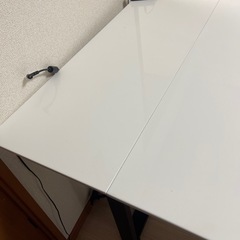 ダイニングテーブルの画像