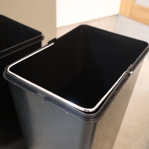 DULTON(ダルトン)の2 COMPARTMENT BIN 30です。スタイリッシュなペダルオープンタイプのダストボックス。ステンレ