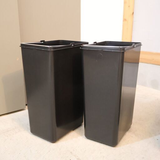 DULTON(ダルトン)の2 COMPARTMENT BIN 30です。スタイリッシュなペダルオープンタイプのダストボックス。ステンレ